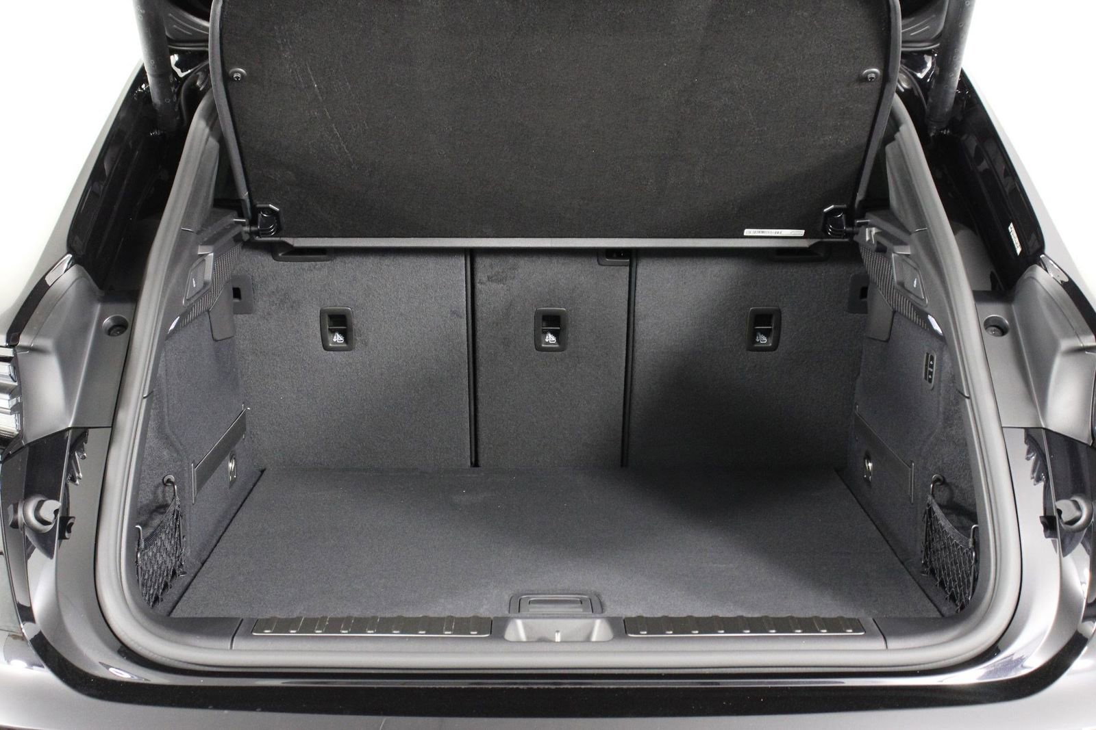 New 2026 Porsche Macan Turbo Electric image 19