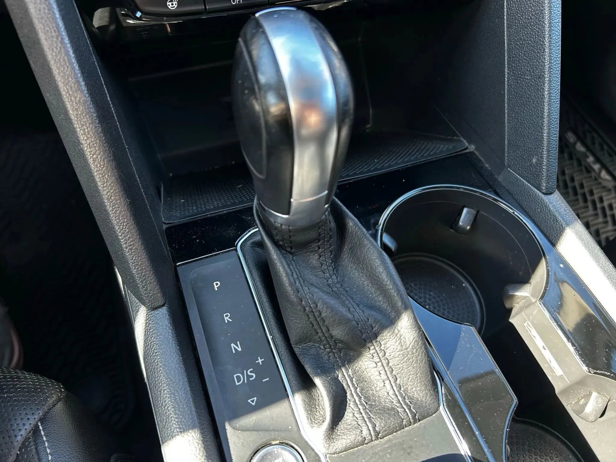 Used 2018 Volkswagen Atlas SEL Premium image 26