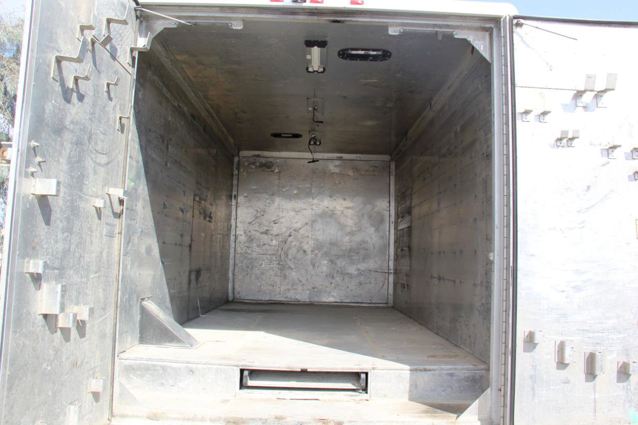 Used 2018 Isuzu NPR image 9