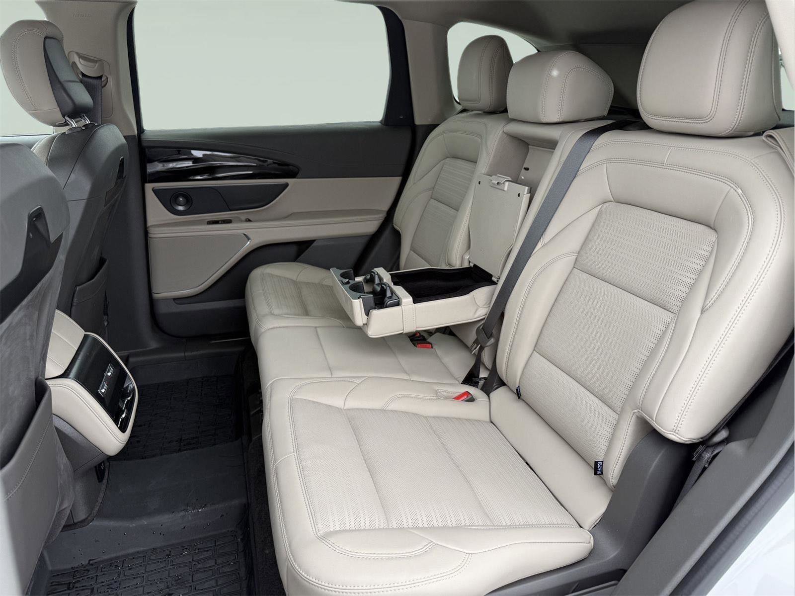 Used 2024 Lincoln Nautilus Reserve w/ Equipment Group 202A image 24