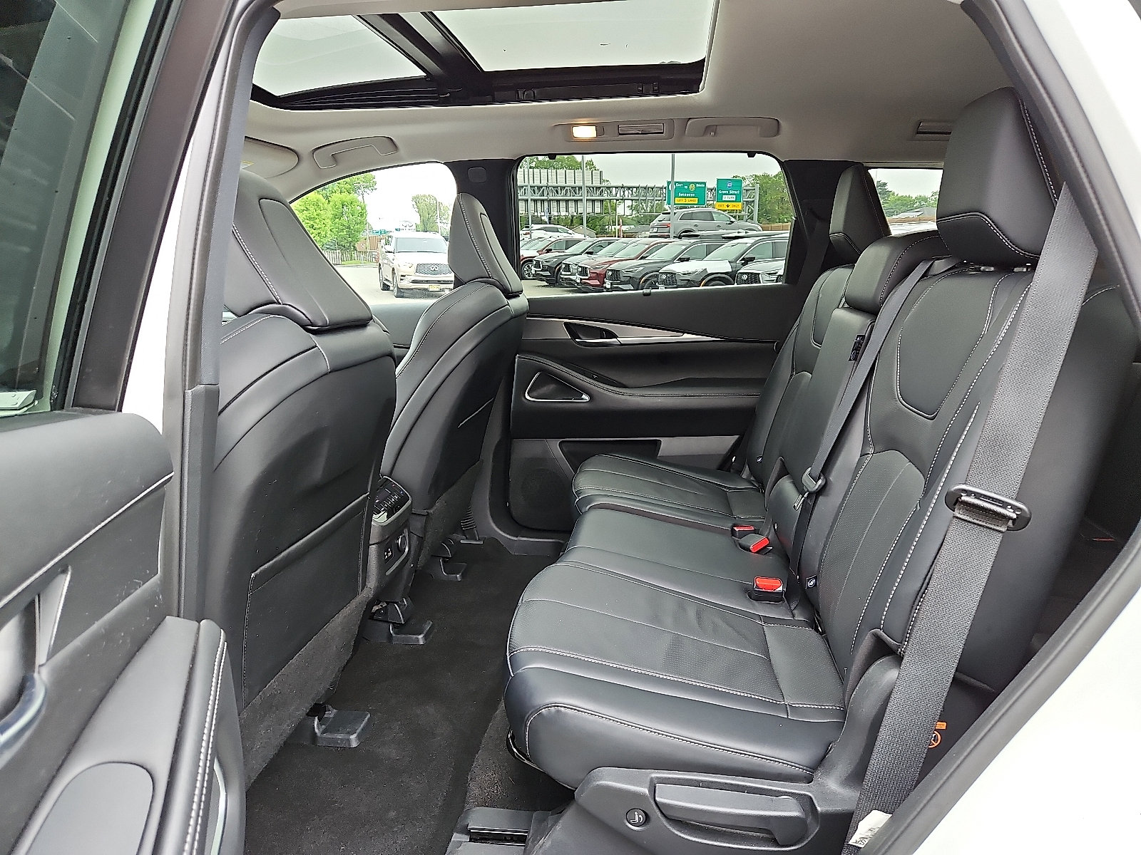 Certified 2023 INFINITI QX60 Luxe w/ Performance Audio Package AWD/4WD image 10
