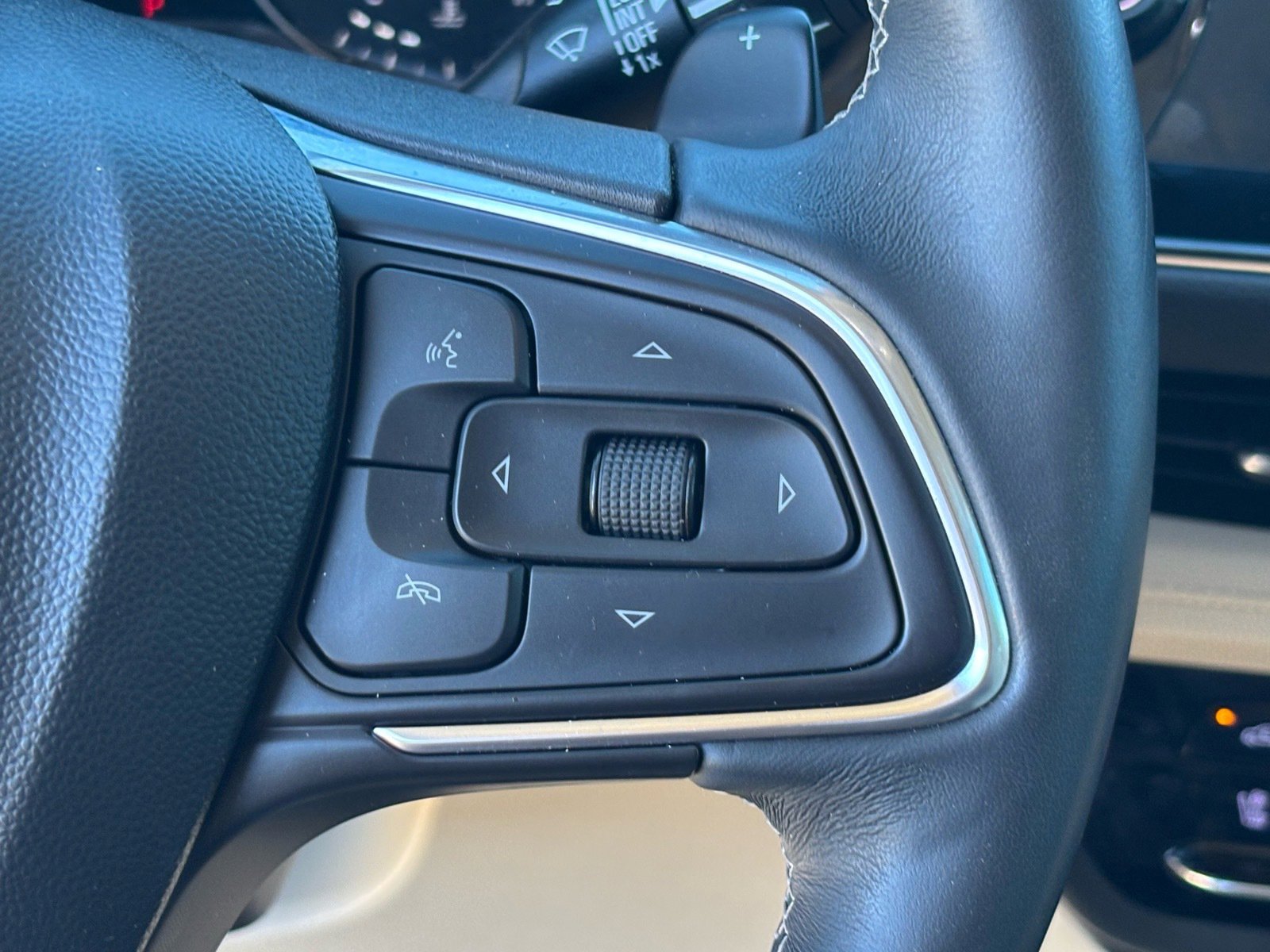 Used 2023 Buick Envision Avenir image 14