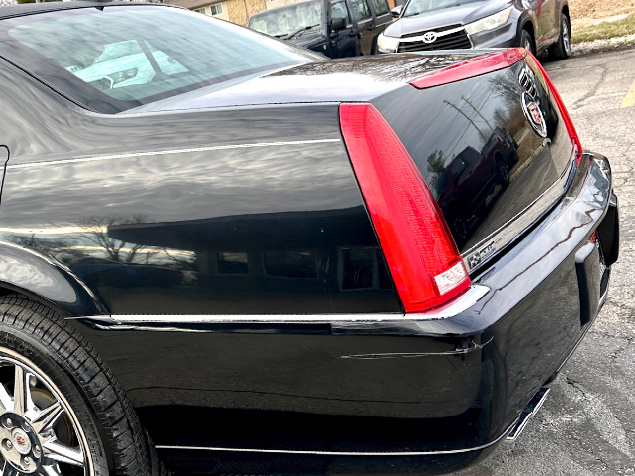 Used 2011 Cadillac DTS Limousine image 13