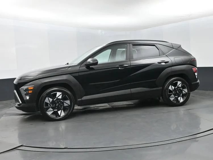 Used 2025 Hyundai Kona SEL FWD image 5
