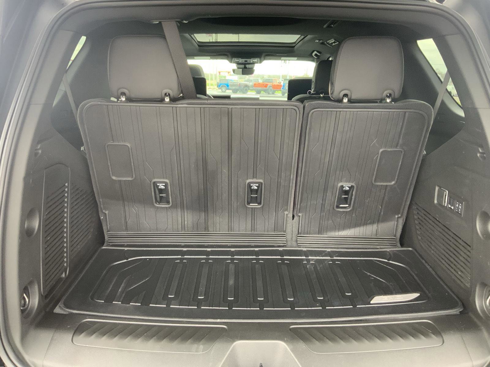 Used 2025 GMC Yukon Elevation w/ Elevation Premium Package image 12