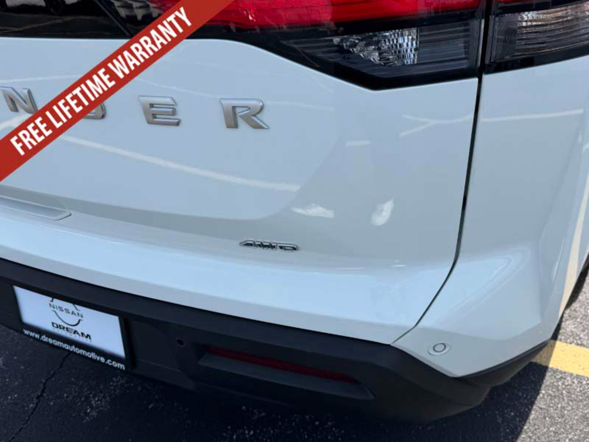 Used 2025 Nissan Pathfinder SV AWD/4WD image 14