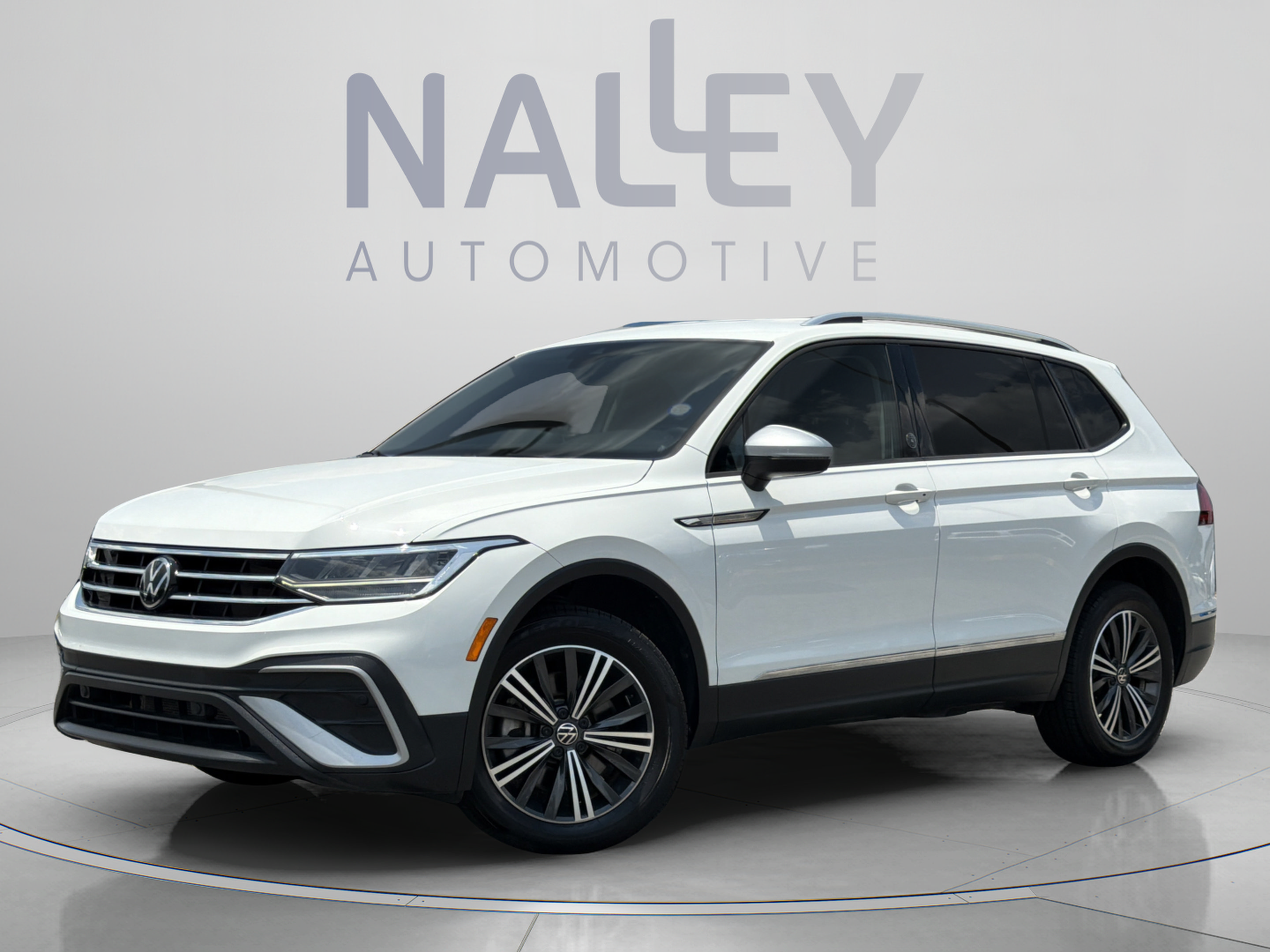 Used 2024 Volkswagen Tiguan Wolfsburg Edition AWD/4WD image 1