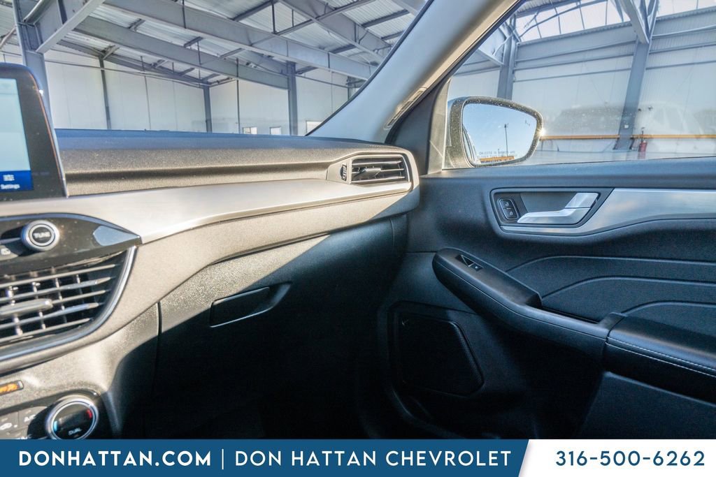 Used 2021 Ford Escape Titanium image 15