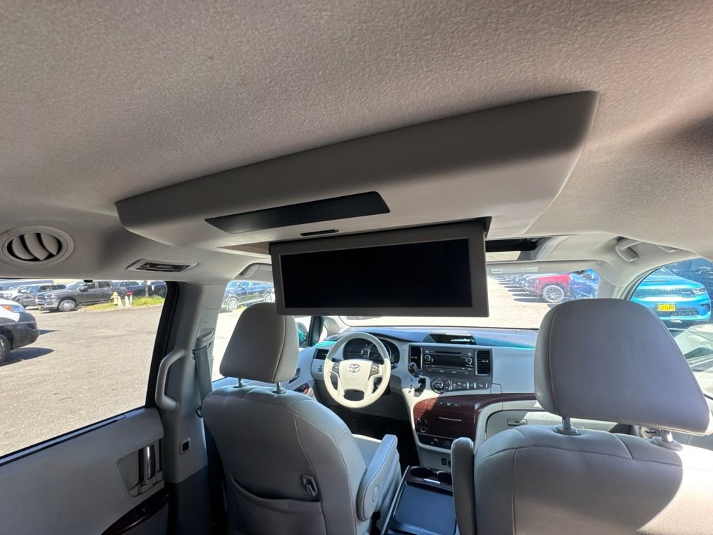Used 2011 Toyota Sienna XLE w/ Entertainment Pkg FWD image 13