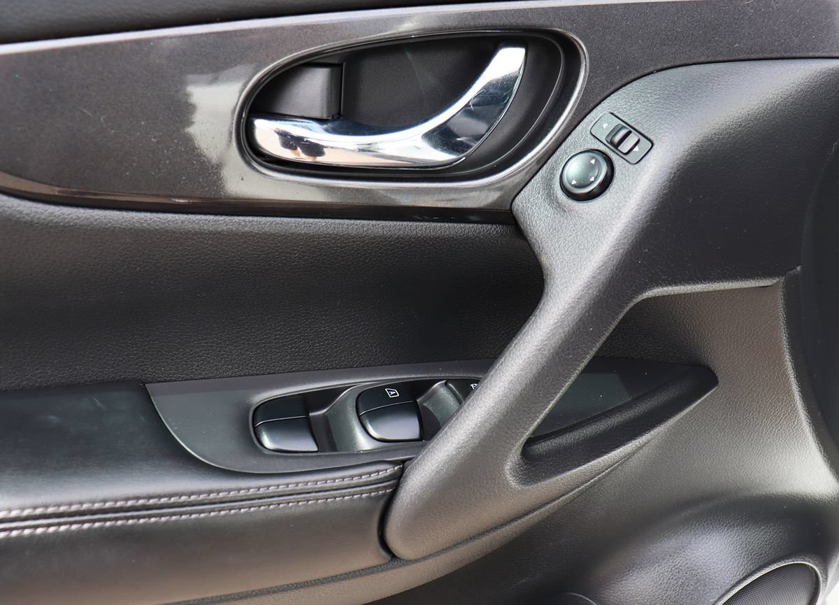 Used 2018 Nissan Rogue S FWD image 37