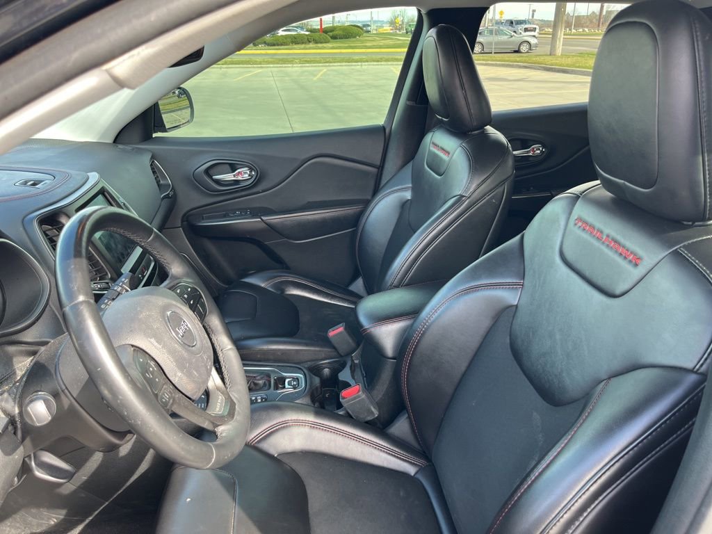 Used 2019 Jeep Cherokee Trailhawk w/ Cold Weather Group image 13