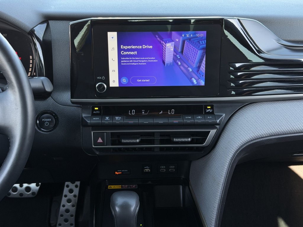 Used 2025 Toyota Camry SE FWD image 18
