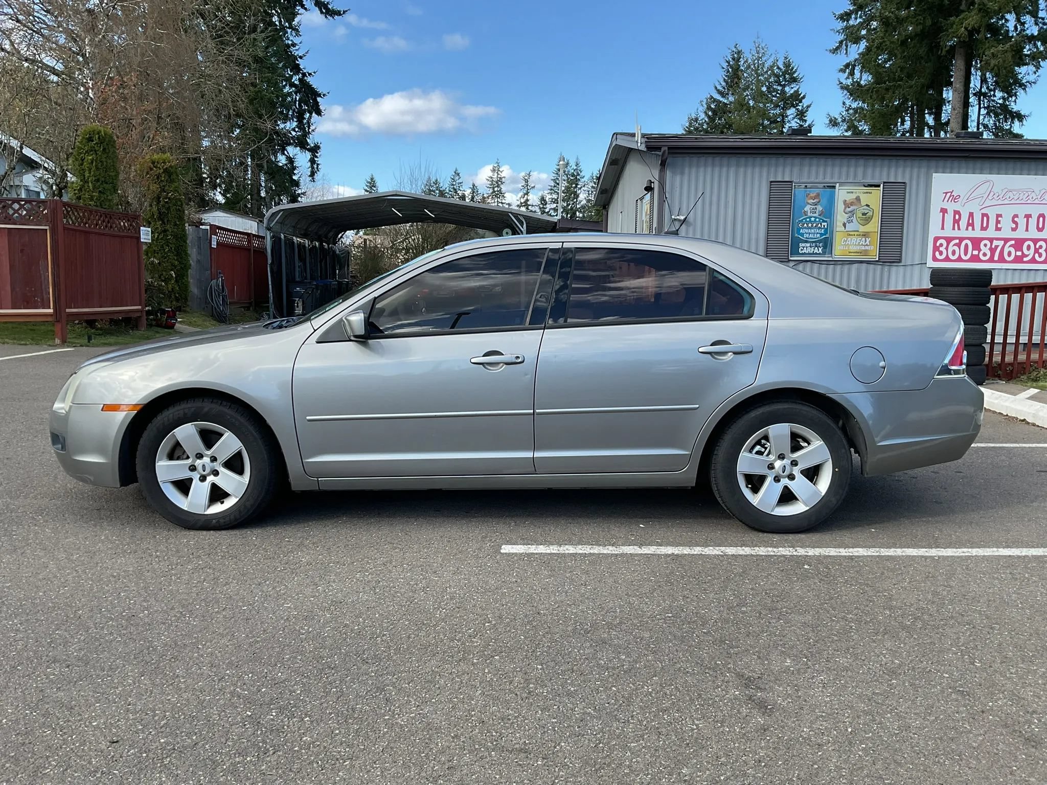 Used 2009 Ford Fusion SE FWD image 2