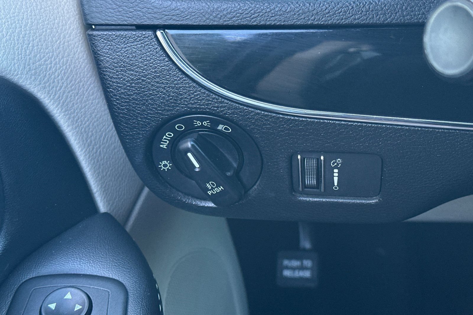 Used 2017 Dodge Grand Caravan SXT FWD image 26