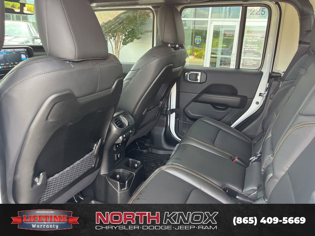 Used 2025 Jeep Gladiator Sport AWD/4WD image 15