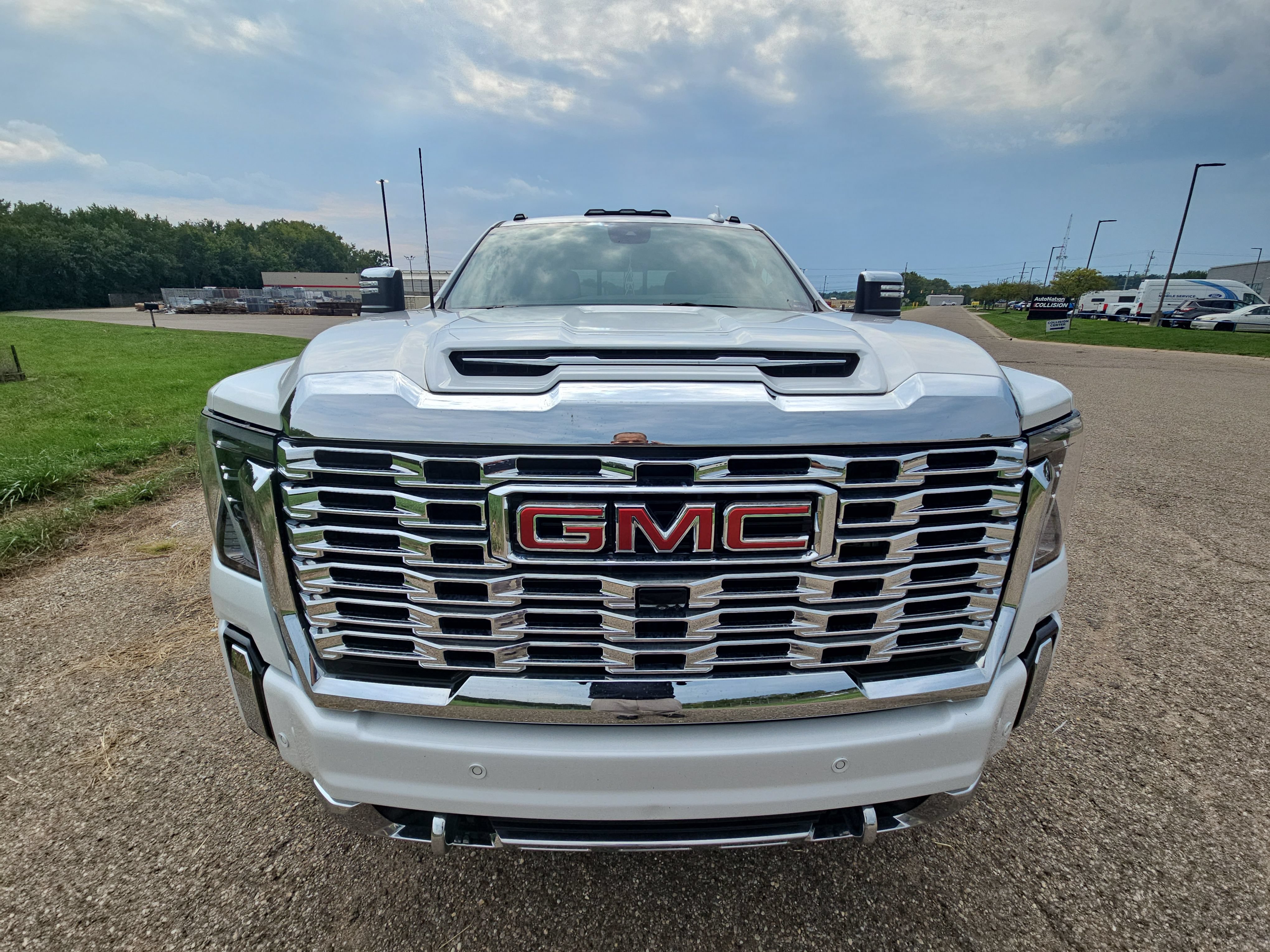 Used 2024 GMC Sierra 2500 Denali w/ Denali Reserve Package AWD/4WD image 11