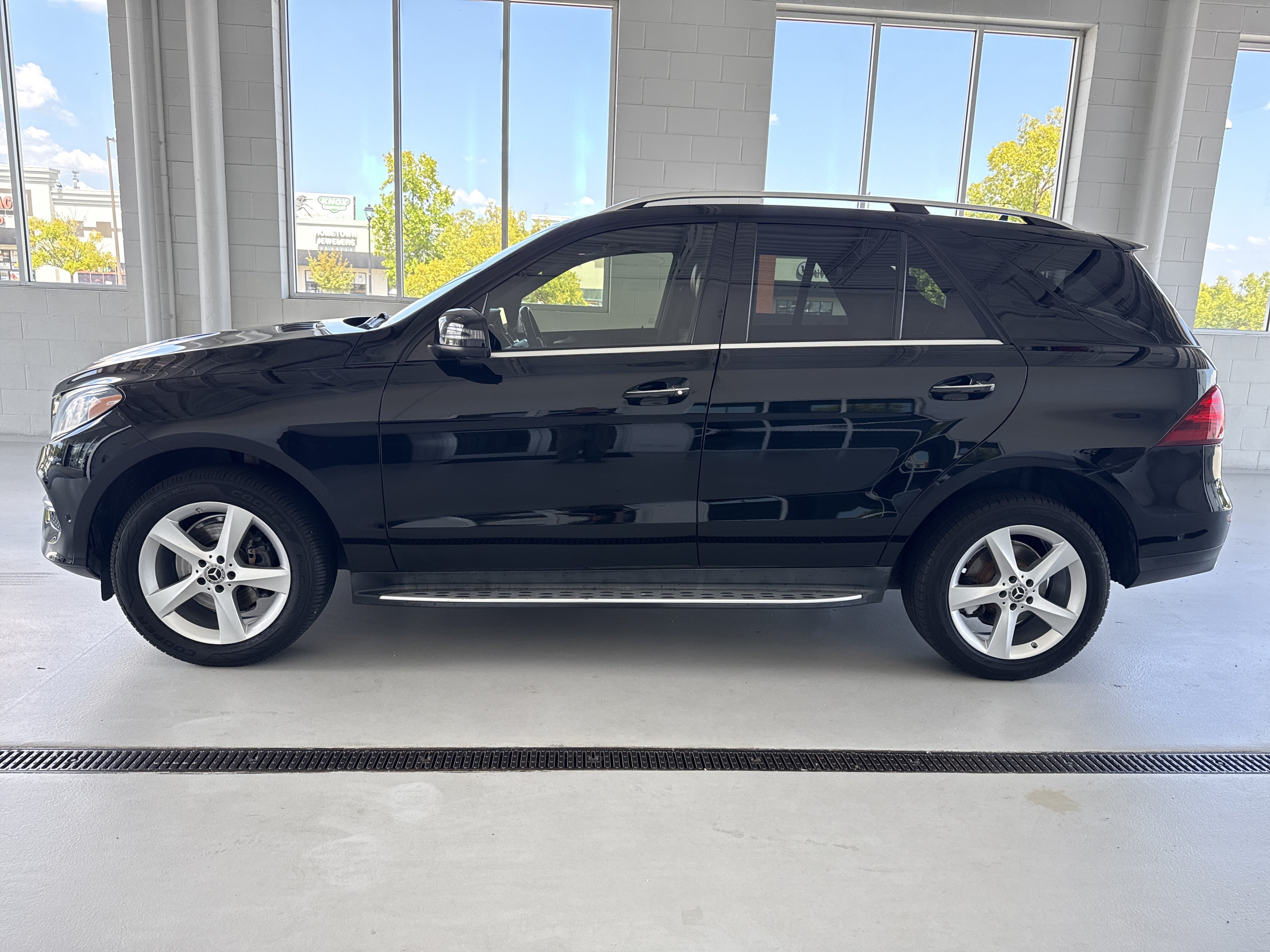 Used 2017 Mercedes-Benz GLE 350 image 2