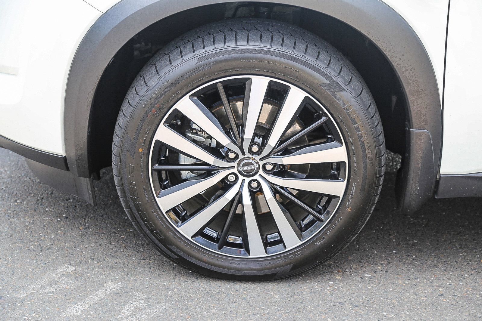 Used 2023 Nissan Pathfinder Platinum FWD image 9