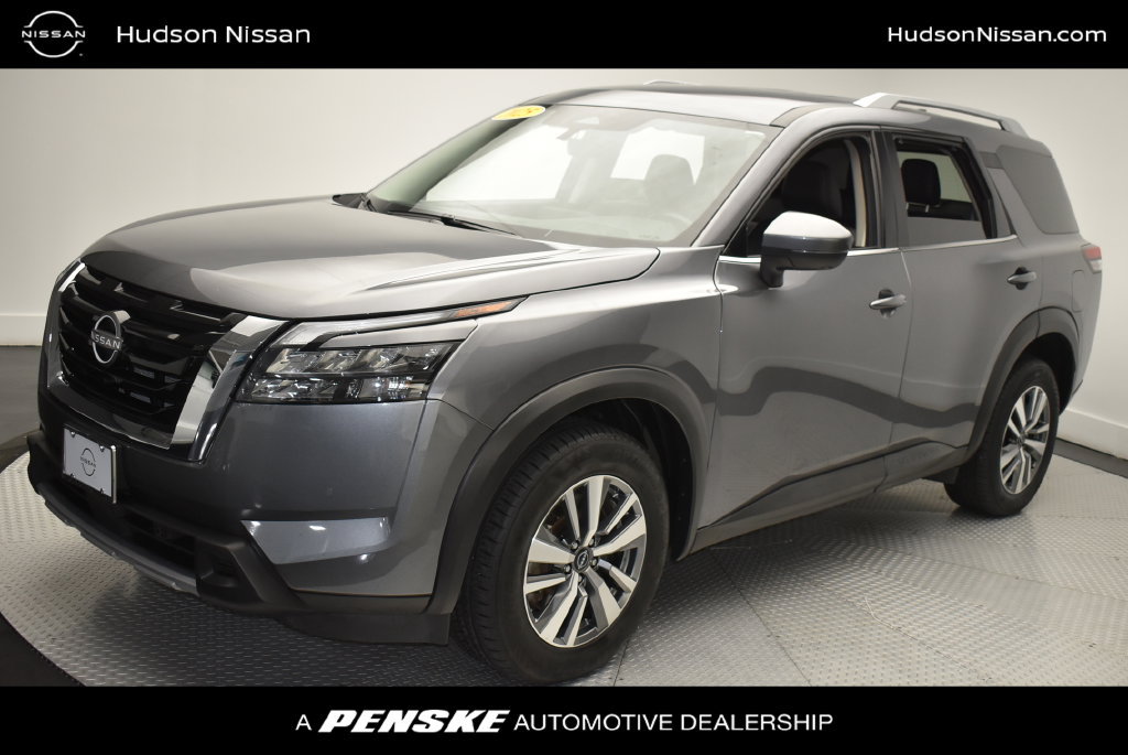 Used 2025 Nissan Pathfinder SL