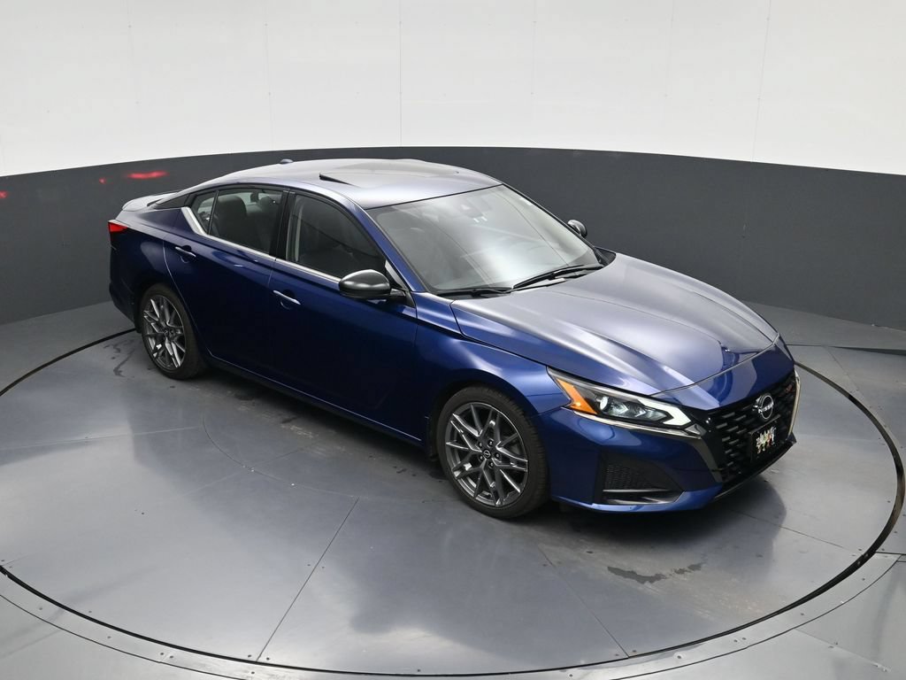 Used 2024 Nissan Altima 2.0 SR FWD image 25