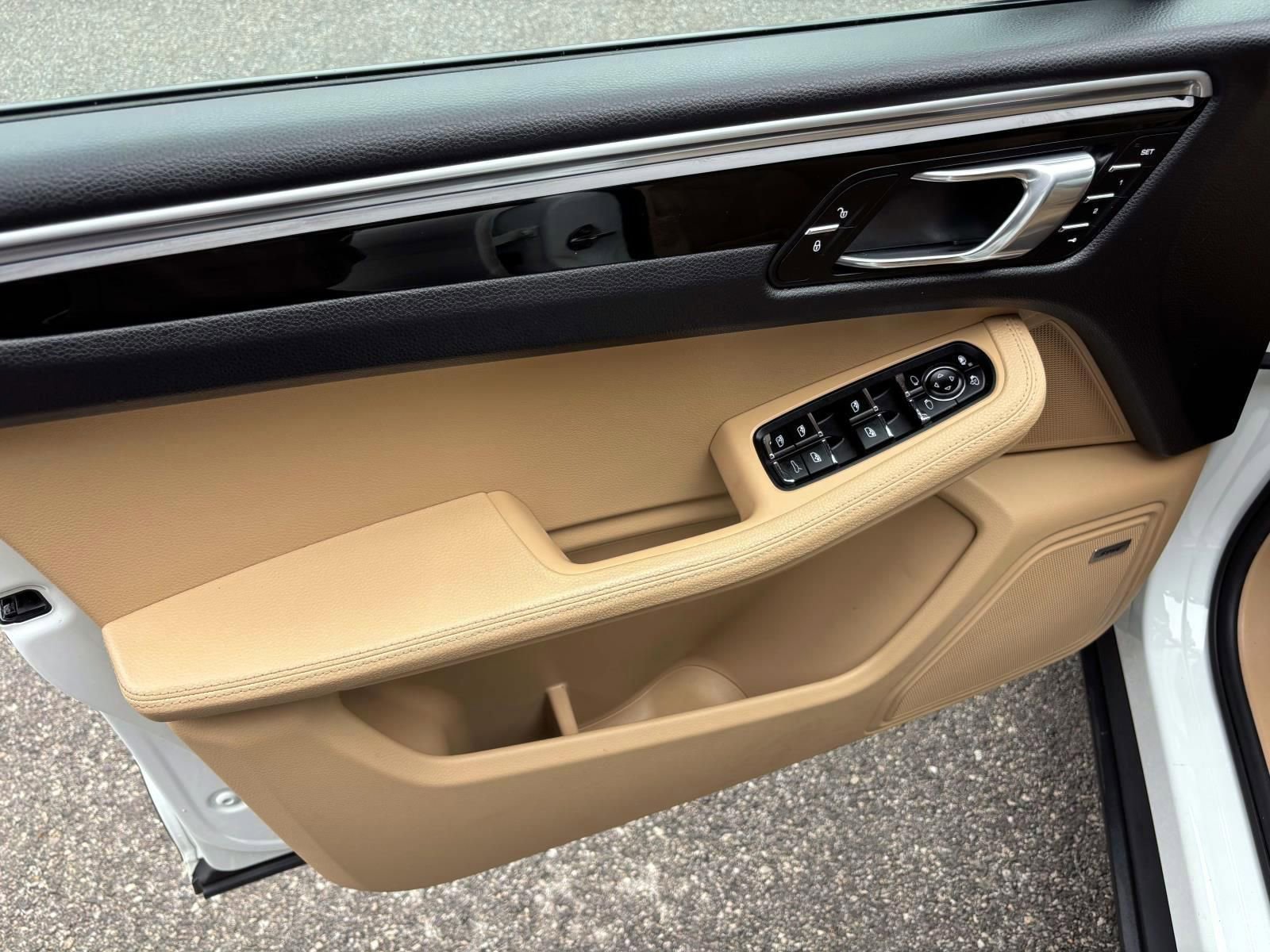 Used 2017 Porsche Macan image 22