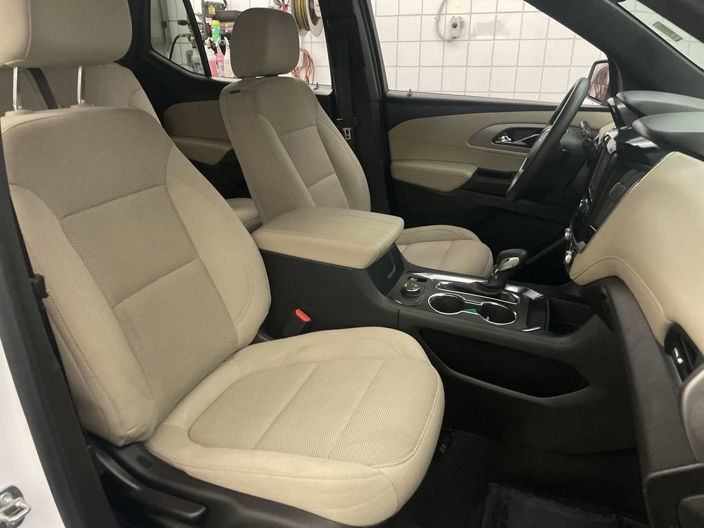 Used 2023 Chevrolet Traverse LS image 20
