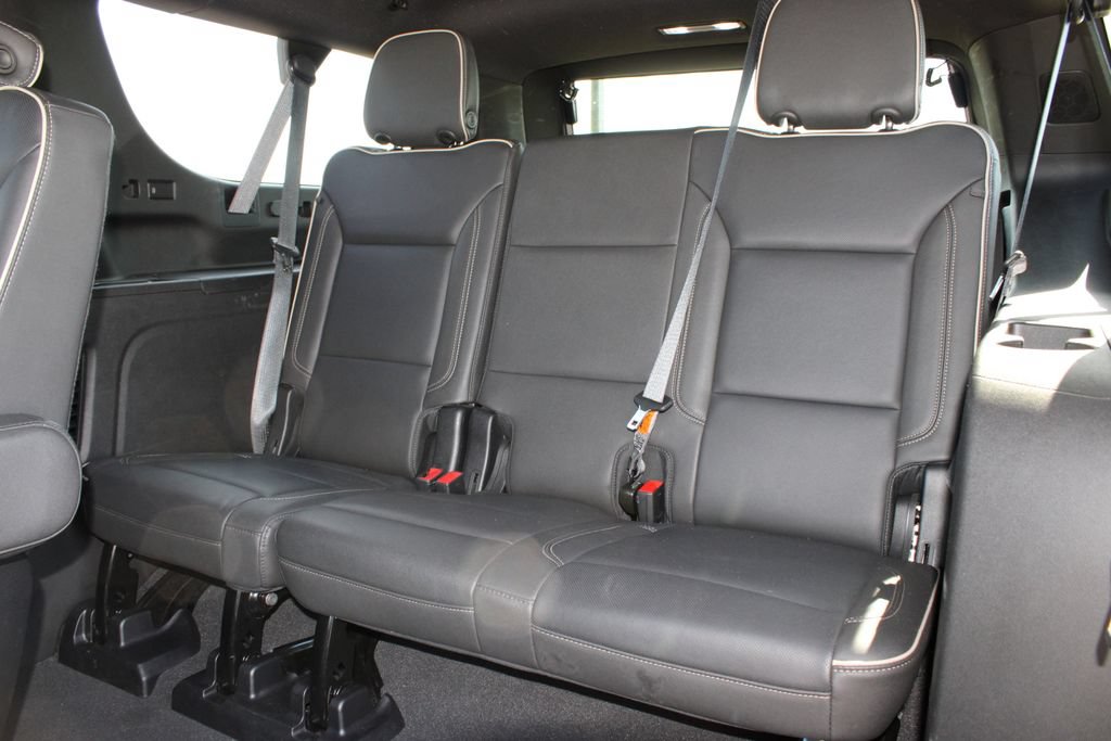 Used 2024 Chevrolet Suburban Premier RWD image 7