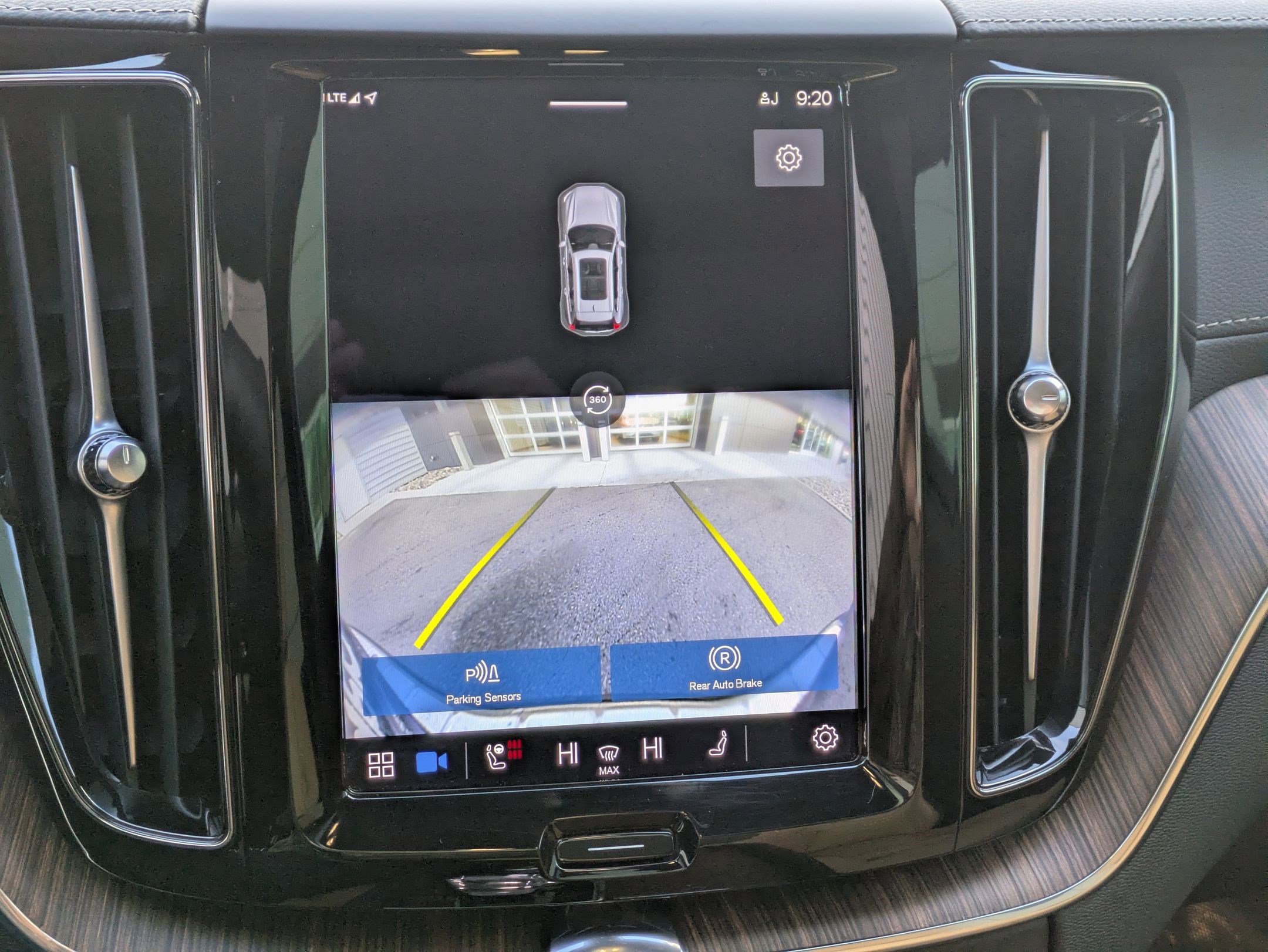 Certified 2023 Volvo XC60 B6 Ultimate w/ Protection Package Premier image 21