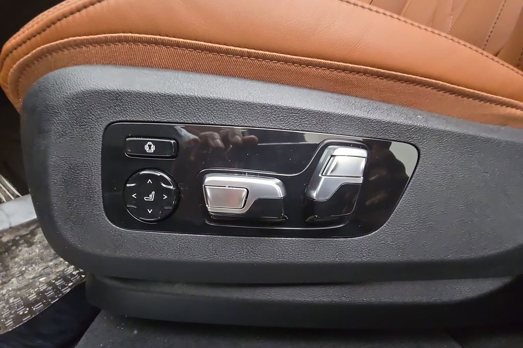 New 2026 BMW X7 M60i AWD/4WD image 13