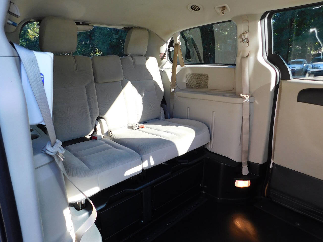 Used 2018 Dodge Grand Caravan SE image 6