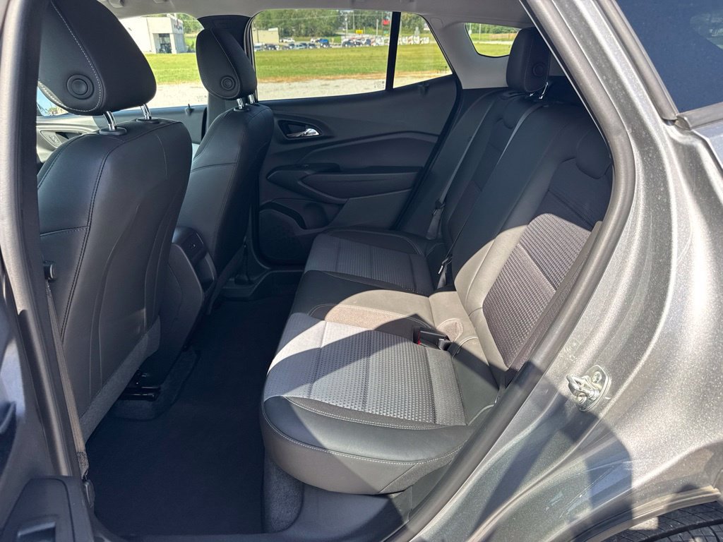 Used 2025 Chevrolet Trax LT FWD image 15