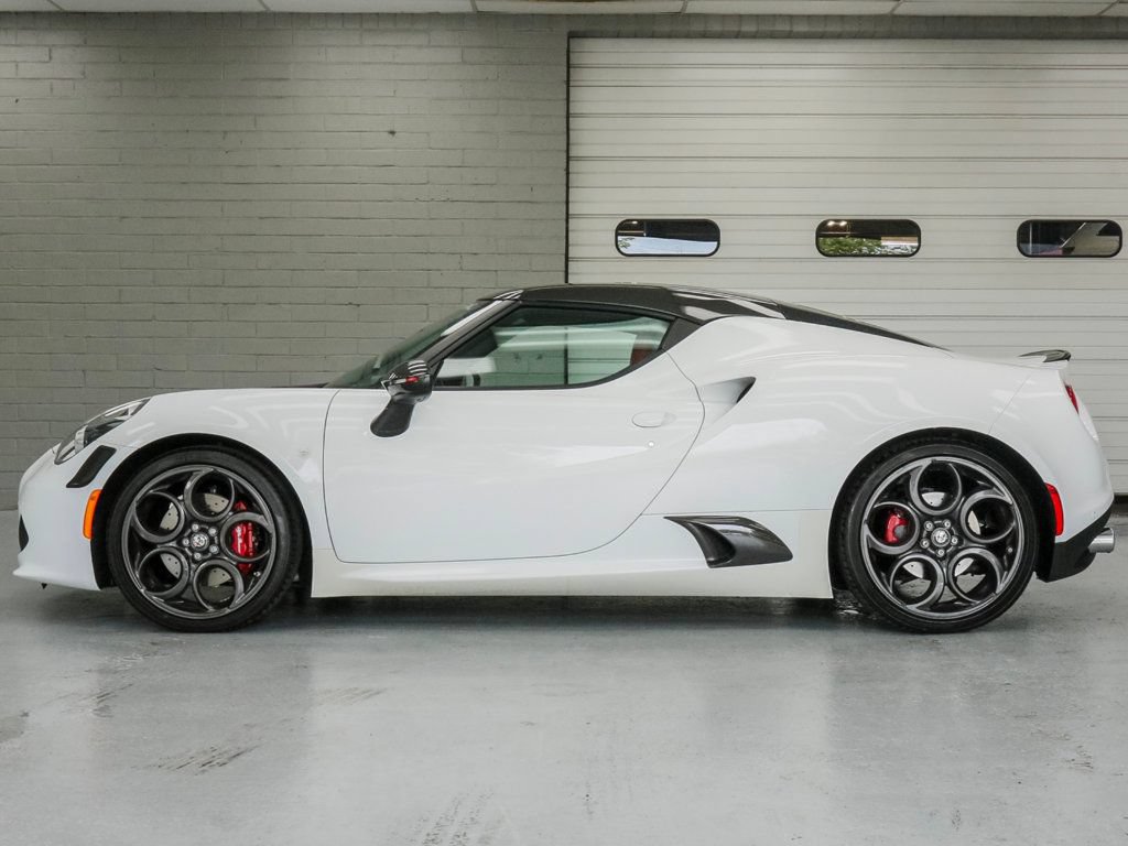 Used 2018 Alfa Romeo 4C Coupe w/ Coupe Track Package 1 RWD image 4