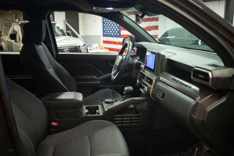 Used 2025 Toyota Tacoma SR5 AWD/4WD image 11