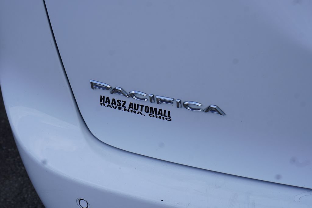 Used 2025 Chrysler Pacifica Select FWD image 7