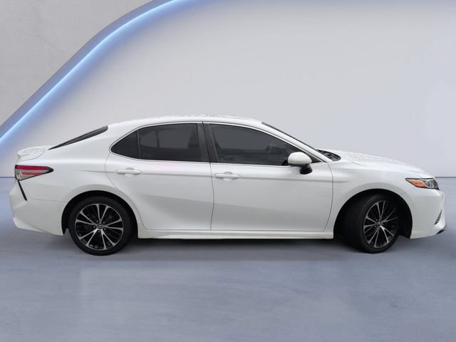 Used 2018 Toyota Camry SE FWD video 3