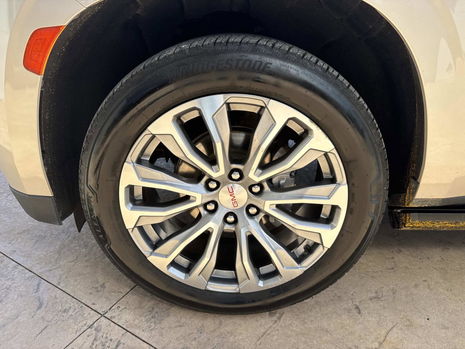 Used 2022 GMC Yukon XL Denali w/ Denali Premium Package image 10