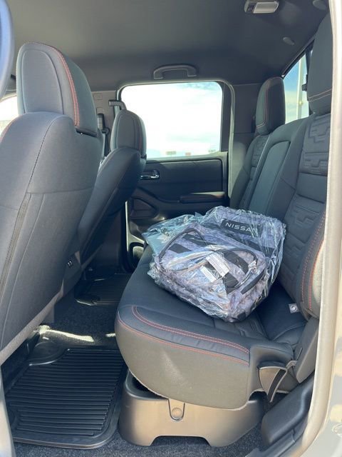 Used 2025 Nissan Frontier PRO-4X image 10