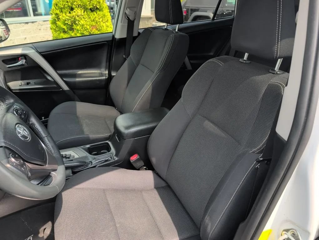 Used 2017 Toyota RAV4 XLE w/ Carpet Mat Package AWD/4WD image 11
