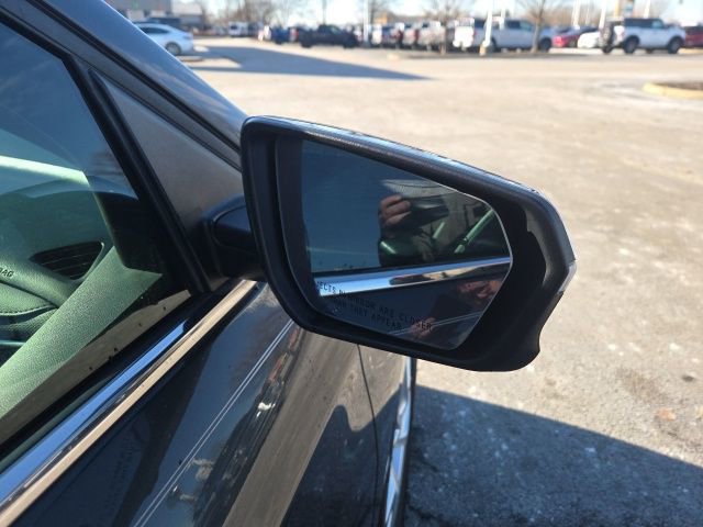 Used 2019 Chevrolet Equinox Premier image 4