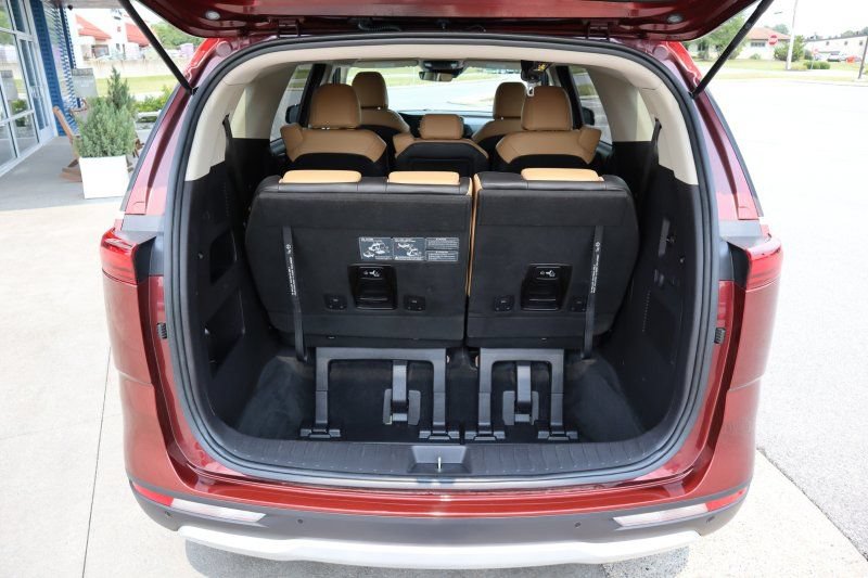 Used 2022 Kia Carnival LX FWD image 16