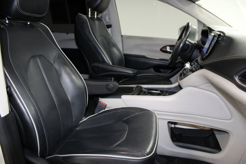 Used 2022 Chrysler Pacifica Limited image 30