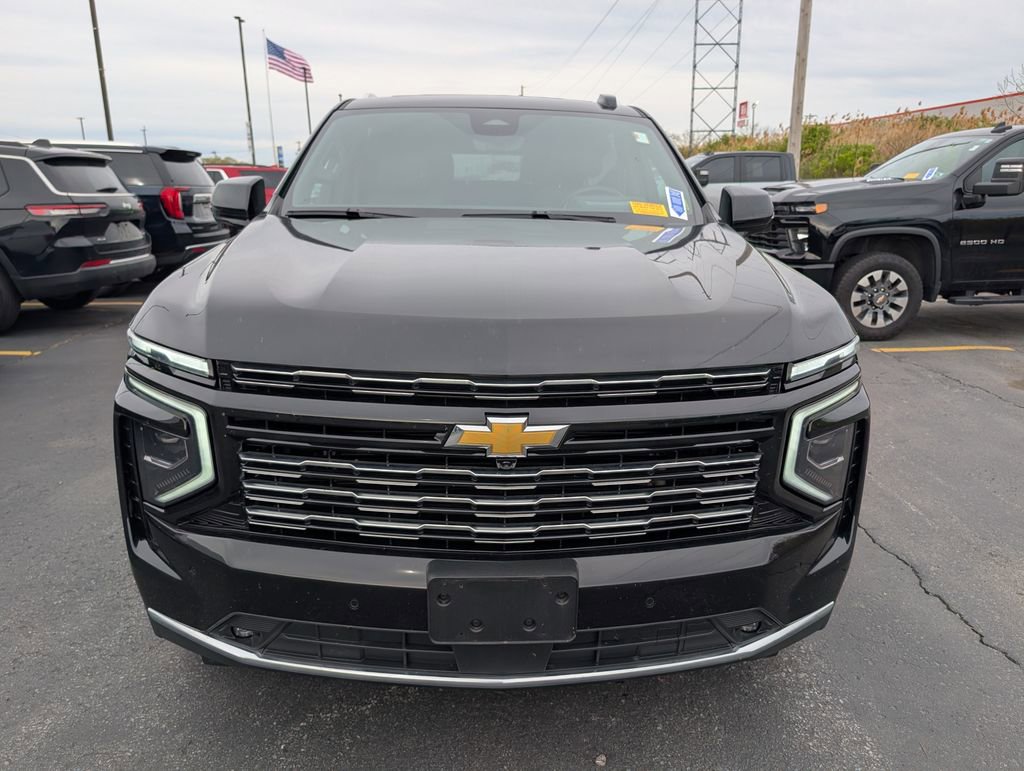 Used 2025 Chevrolet Suburban High Country AWD/4WD image 2