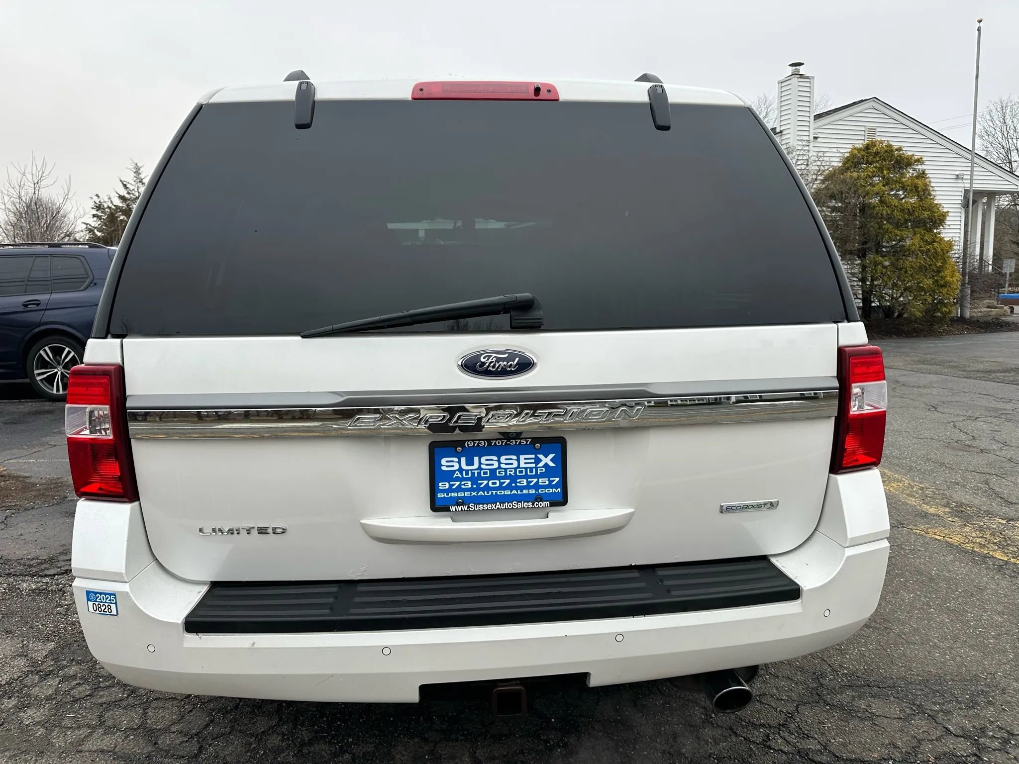 Used 2016 Ford Expedition Limited w/ Equipment Group 301A AWD/4WD image 5