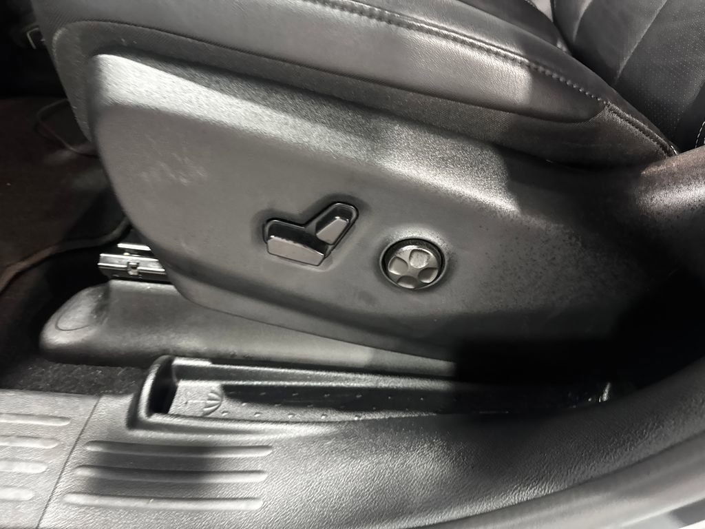 Used 2025 Chrysler Pacifica Select FWD image 19