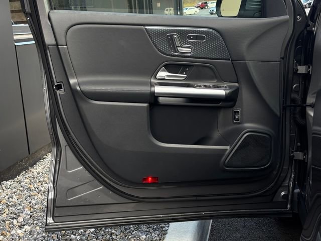 Used 2025 Mercedes-Benz GLA 250 4MATIC image 15