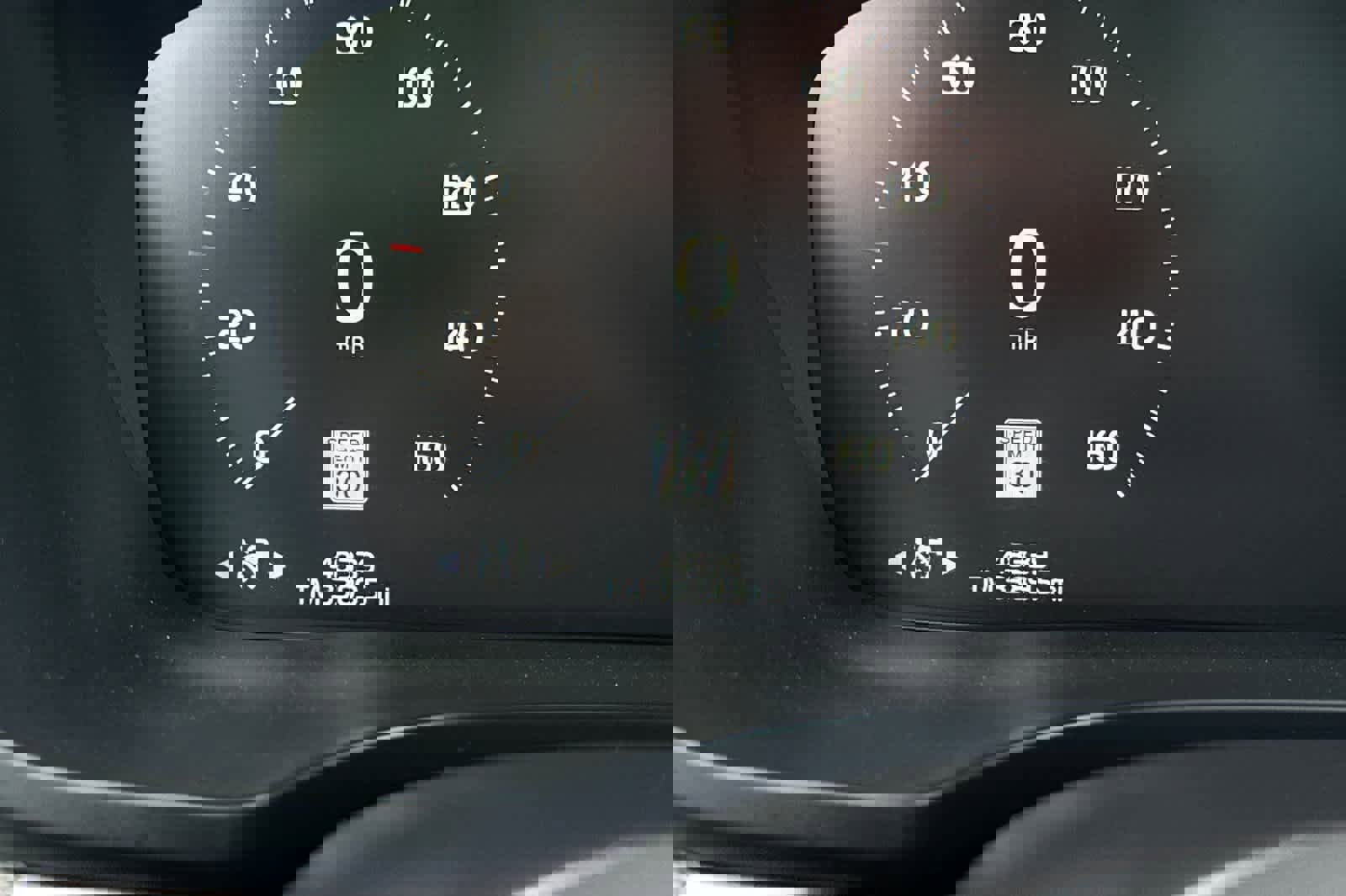 Used 2019 Volvo XC60 T5 R-Design image 32