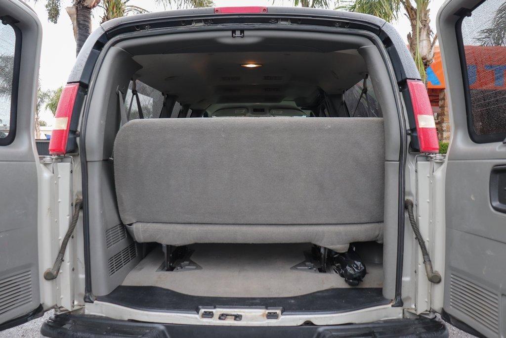 Used 2005 Chevrolet Express 3500 Extended Passenger w/ LS Preferred Equipment Group image 8