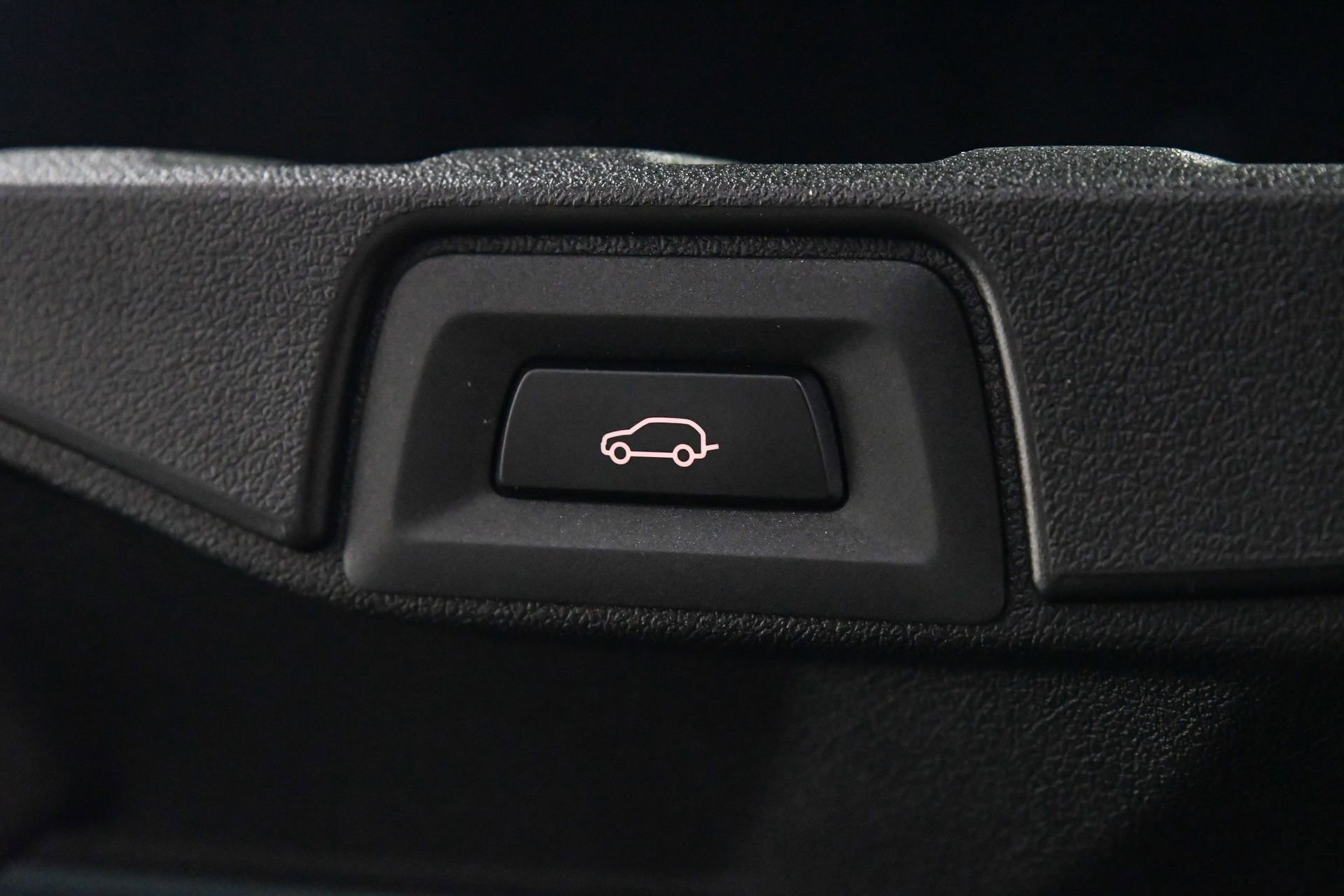 Used 2024 BMW X5 xDrive40i w/ Parking Assistance Package image 8