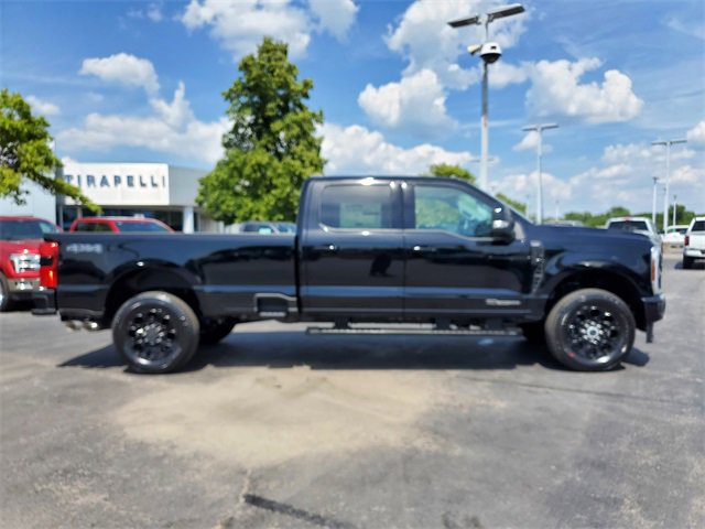 New 2025 Ford F350 4x4 Crew Cab Super Duty image 4