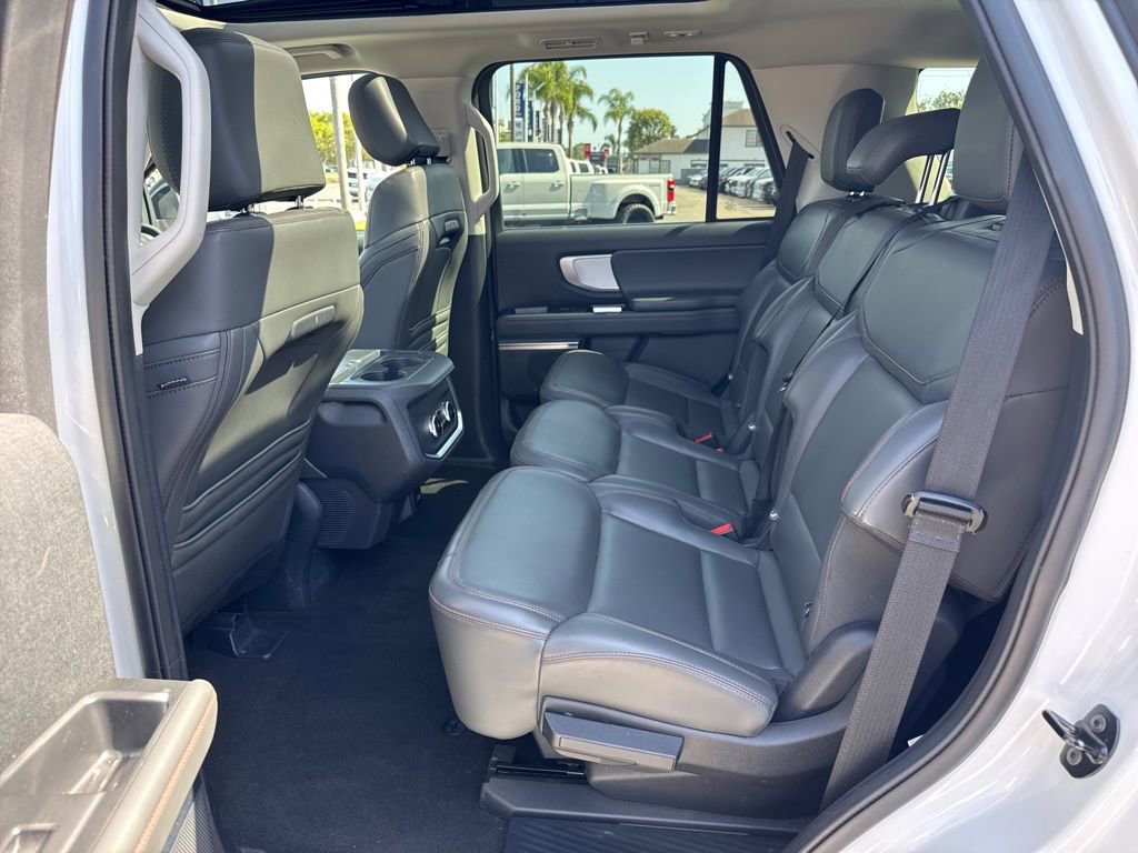 Used 2025 Ford Expedition Active AWD/4WD image 13